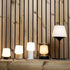 Ambience Lamp Intelligent+ trådløs utendørslampe med rund hvit lampeskjerm og svart lampefot i moderne design