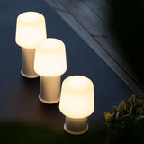 Ambience Lamp Intelligent+ med London base i hvitt, batteridrevet og justerbart lys, utendørs bruk.