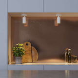 Hvit Expo Ceiling taklampe i aluminium med rund form og enkel design.