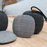 Go Front høyttalerdeksel i Chrome X farge laget av Xpress stoff fra danske Gabriel.