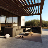 Soft Sofa Outdoor hjørnesofa i mørk Kirra Noir, myk og formstabil uten ramme, utendørs bruk.