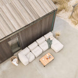 Soft Sofa Outdoor hjørnesofa i Kirra Sand, myk og formstabil utendørs sofa uten ramme.
