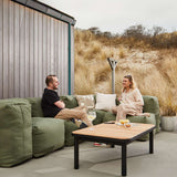 Soft Sofa Outdoor 4-seters hjørnesofa i Kirra Olive stoff, designet for utendørs bruk.