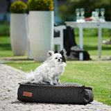 Mini Cobana Black hundeseng med antiskli bunn i slitesterkt og vannavstøtende stoff.