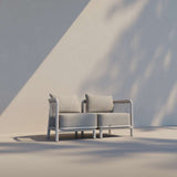 Kirra Lounge Sofa Corner i Kirra Sand med aluminiumsramme og olefin-tekstiler i uterom