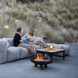 Kirra Coffee Table i pulverlakkert aluminium med teakbordplate, utendørs sofabord i taupe eller noir farge.