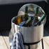 SACKit Patio Accessory Stand i sort pulverlakkert rustfritt stål med Wine Bucket i rustfritt stål ved siden av.