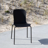 Patio Chair no. One med taupe sete og svart pulverlakkert stålramme, utendørs stol.