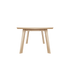 Edge Dining Table i europeisk eik, rektangulært med fasetterte kanter og mattlakkert overflate.