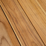 Kirra Dining Table Ø110 i taupe pulverlakkert aluminium med ubehandlet teaktre utendørs spisebord.