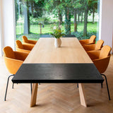 Edge Dining Table forlengelsesplate i svartbeiset eikefiner, 60x90 cm, med synlige treårer.