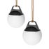 To runde SACKit Light 250 utendørs lamper med hvite lyskuler og tauhåndtak på hvit bakgrunn.