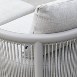 Kirra Lounge Sofa hjørnesofa i Kirra Sand med aluminiumsramme og olefin-tekstil, utendørs bruk.