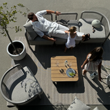 Kirra Lounge Sofa i Kirra Sand med aluminiumsramme og olefin-tekstiler, modulær utendørs sofa.