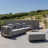 Cobana Lounge Sofa 4-seters hjørnesofa i svart med pulverlakkert aluminiumsramme og puter.