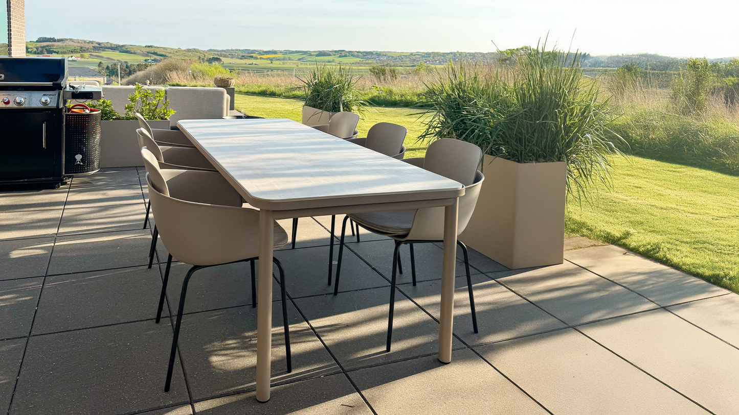 Kirra Dining Table 210x90 Ceramic - Elegant og værbestandig utendørs spisebord med keramisk bordplate