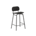 Frame Bar Stool barkrakk i svartbeiset eikefinér med ryggstøtte og pulverlakkert svart stål, 68 cm høyde.