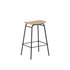 Frame Bar Stool 73 cm høy med sete i naturlig eikefinér og svart pulverlakkert stålramme.