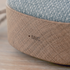 Go Wood bærbar høyttaler med ramme i røkt eik og tekstil fra KVADRAT, stående på hvit bakgrunn.