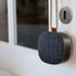 Go Wood portabel høyttaler med ramme i røkt eik og tekstil fra KVADRAT, kompakt og trådløs design