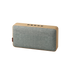 Bluetooth-høyttaler i massiv eik med naturlig eikefarge og Fiord-tekstil fra KVADRAT.