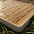 Taupefarget firkantet Patio Pouf Tray i teak med aluminiumsramme, utendørs serveringsbrett.