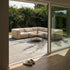 Soft Sofa Outdoor hjørnesofa i mykt, værbestandig stoff i nøytral farge uten ramme.