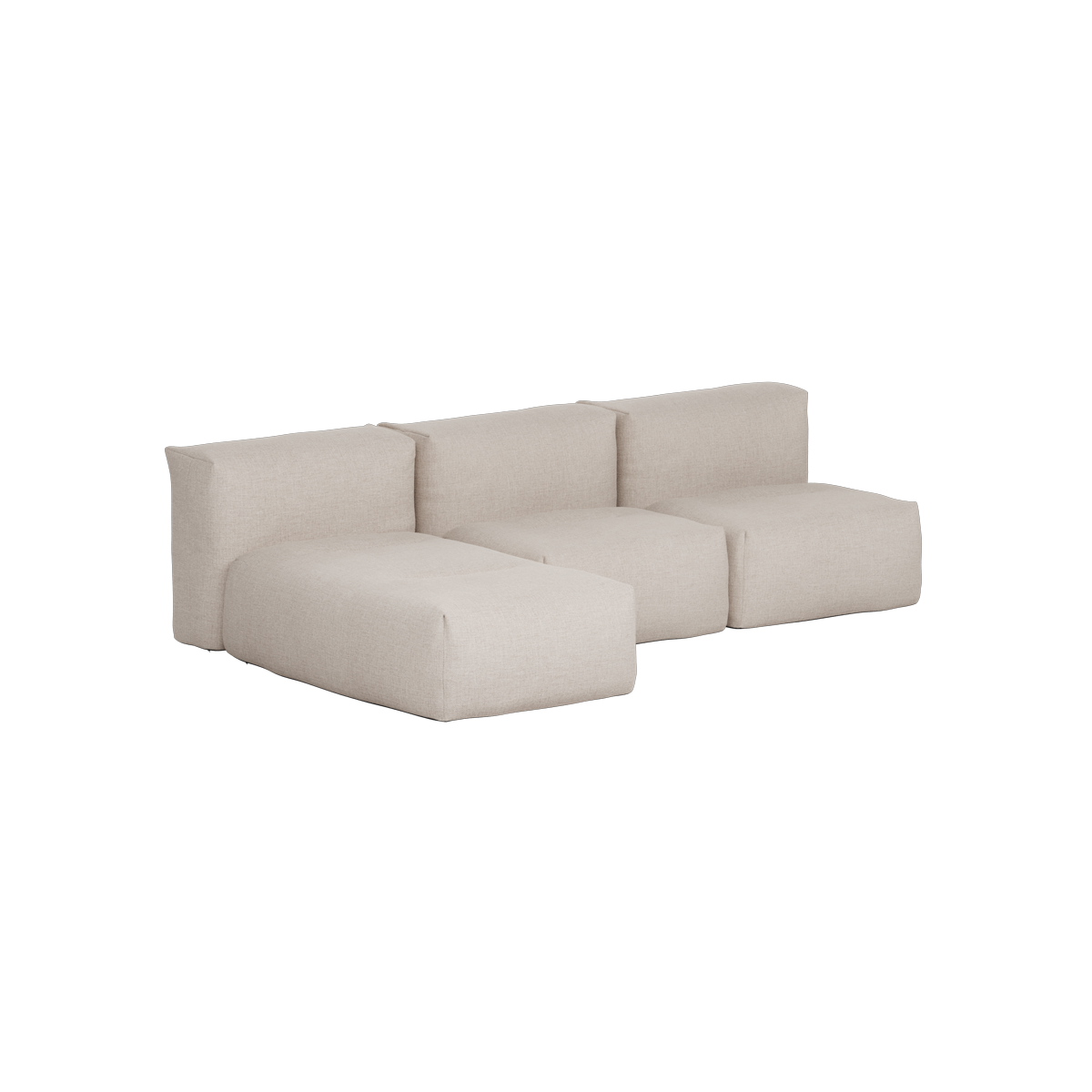 Beige utendørs sofa med tre sitteplasser og integrert loungedel fra sackit for komfortabel avslapning under åpen himmel