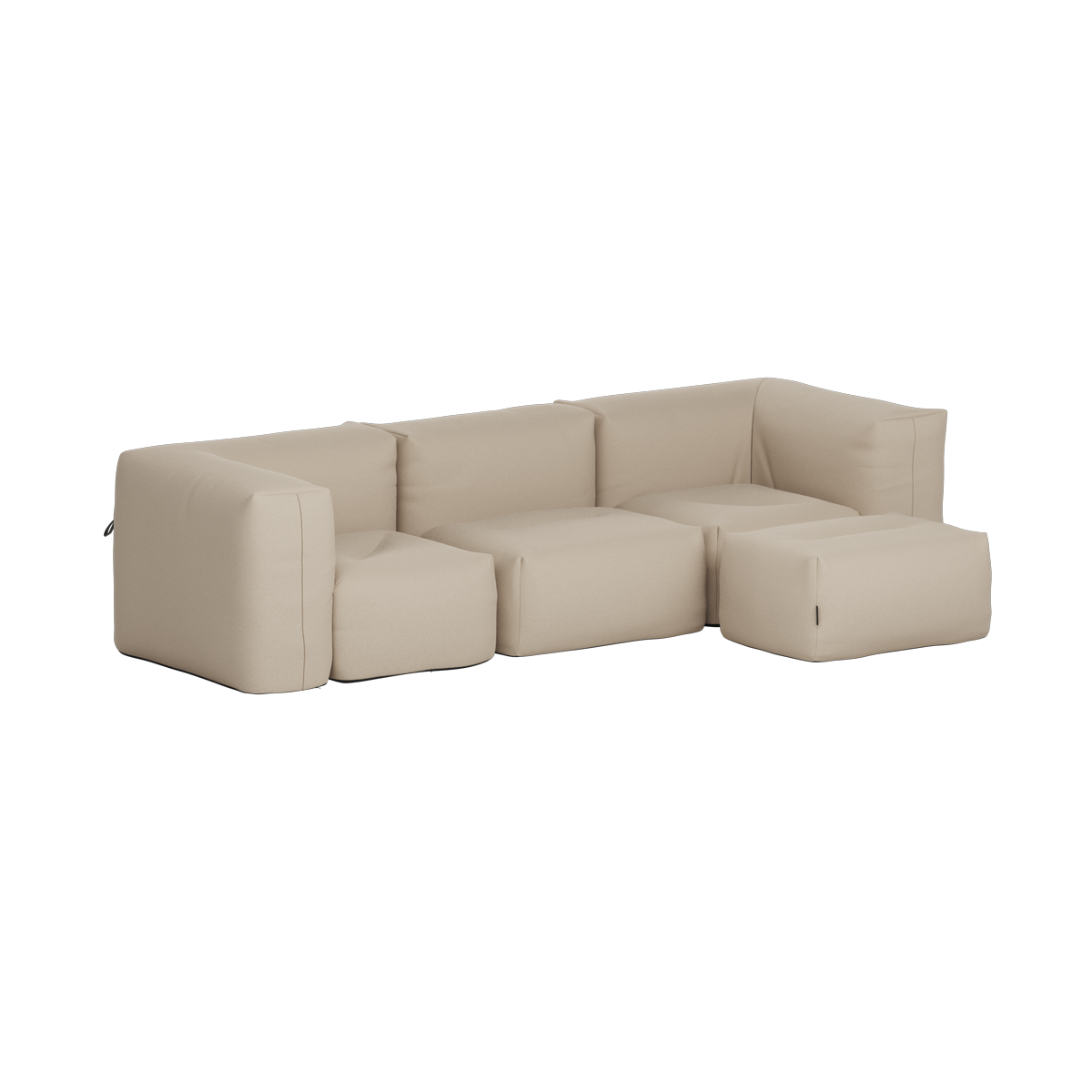 Beige utendørs sofa med tre sitteplasser og puff myke formstabile puter og et moderne uttrykk for komfortabel avslapning under åpen himmel