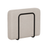 Lyst beige armlene til modulbasert utendørs sofa med avrundede kanter og svart metallramme fra sackit