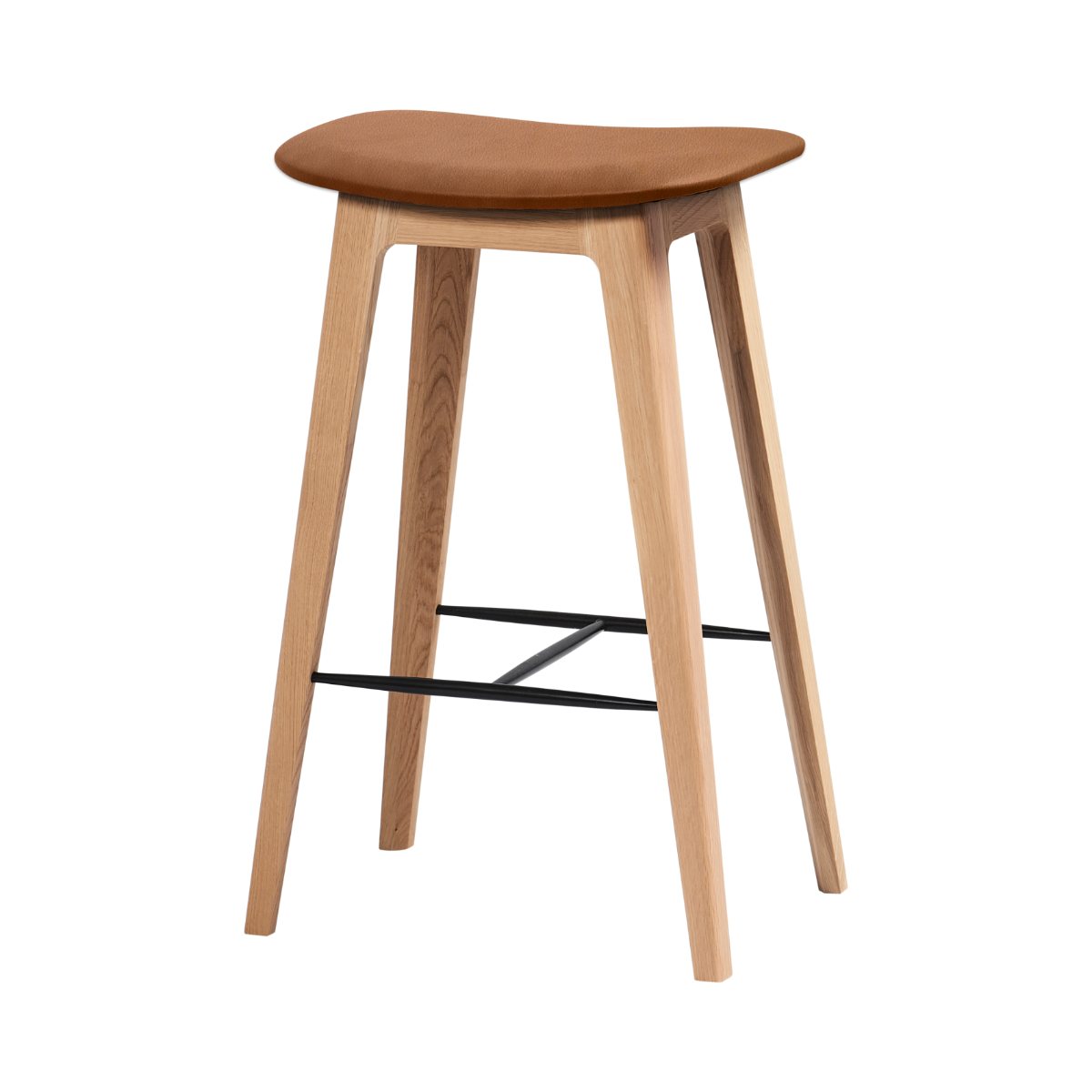 Nordic Bar Stool i 73 cm høyde med Terra Safari skinn og eiketre sete med fotstøtte i stål.