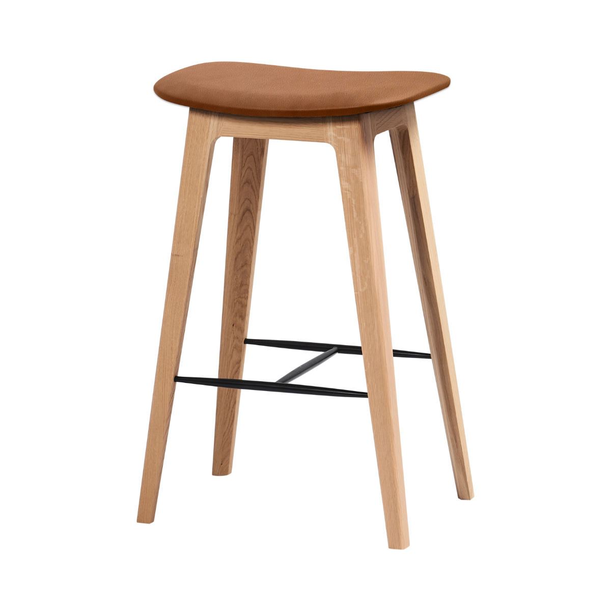 Nordic Bar Stool i 68 cm høyde med Terra Safari skinn og eiketre, enkel og tidløs design.