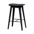Nordic Bar Stool 68 cm høyde i svartbeiset eik med Luna Carbon skinnsete og stålfotstøtte.