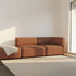 Fjord Sofa 2-seter med åpen ende i Cosmo Beige, myke linjer og skandinavisk design.