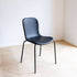 Chair no. One S1 spisestol i Terra Black med pulverlakkert stålramme og polstret seteskall i lær.