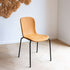 Chair no. One S1 spisestol i Luna Sandstone med pulverlakkert stålramme og lærpolstring.