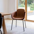 Chair no. One S2 spisestol med pulverlakkert stålramme og Luna Sandstone farget setetrekk i resirkulert plast og SPOOR-lær