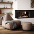 Canvas Lounge Chair og puf i petrolfarget lerretstoff med myk form og ryggstøtte.