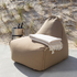 Cobana Lounge Chair og Pouf i nøytral farge, myk sakkosekk med ryggstøtte og rund puf.