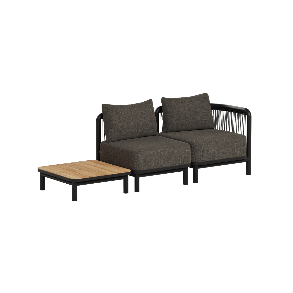 sackit Kirra loungesofa med to mørke tekstilseter og integrerte armlener sammen med et lavt sidebord i teak for nordiske uterom