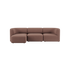 Brun Fjord sofa med tre sitteplasser og venstrevendt sjeselong fra sackit med myke linjer og et rolig skandinavisk uttrykk for hjemmet