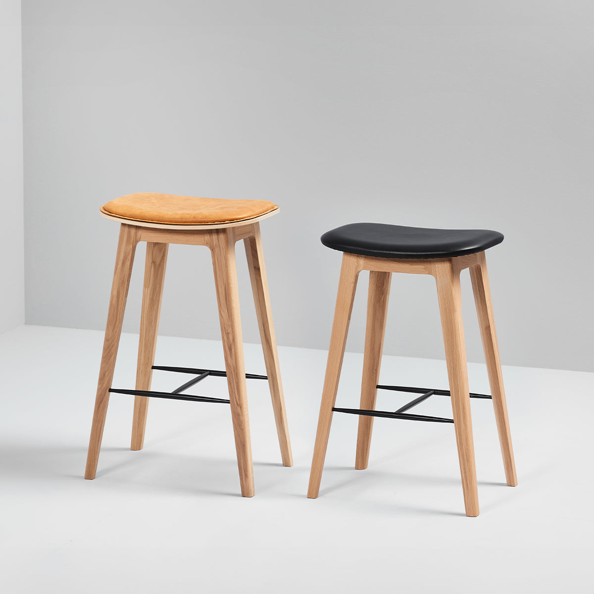 Nordic Bar Stool - Oak - Barstol i vakkert dansk design