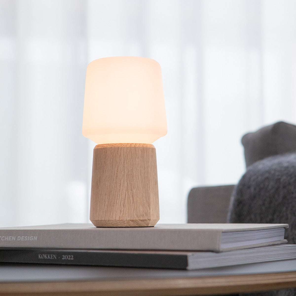 Oslo Lamp Base i massivt FSC-sertifisert eiketre, størrelse 8, innendørs belysning.