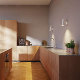 Hvit Expo Wall vegglampe i aluminium med rund form og berøringsknapp, innendørs belysning.