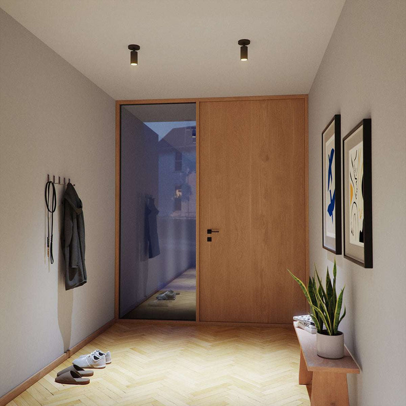 Svart Expo Ceiling taklampe i aluminium med enkel, tidløs design.