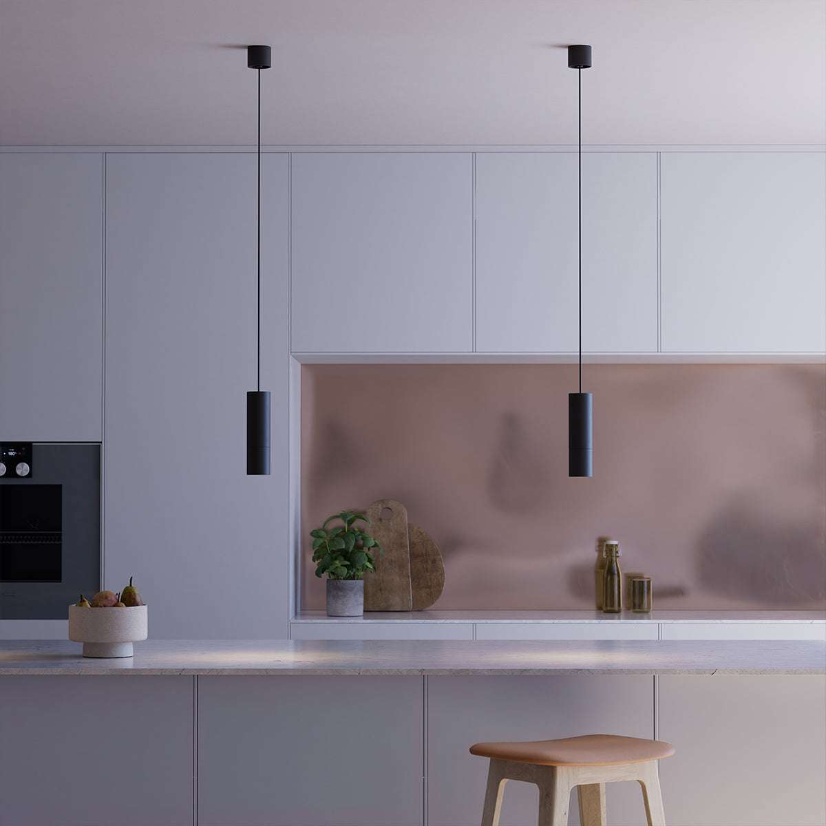 Sort Expo Pendant pendellampe i aluminium med lang svart kabel, minimalistisk design.