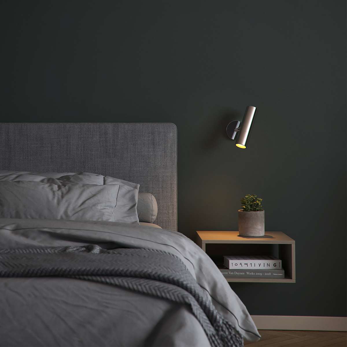 Polished Expo Wall vegglampe i aluminium med rund form og varm belysning.