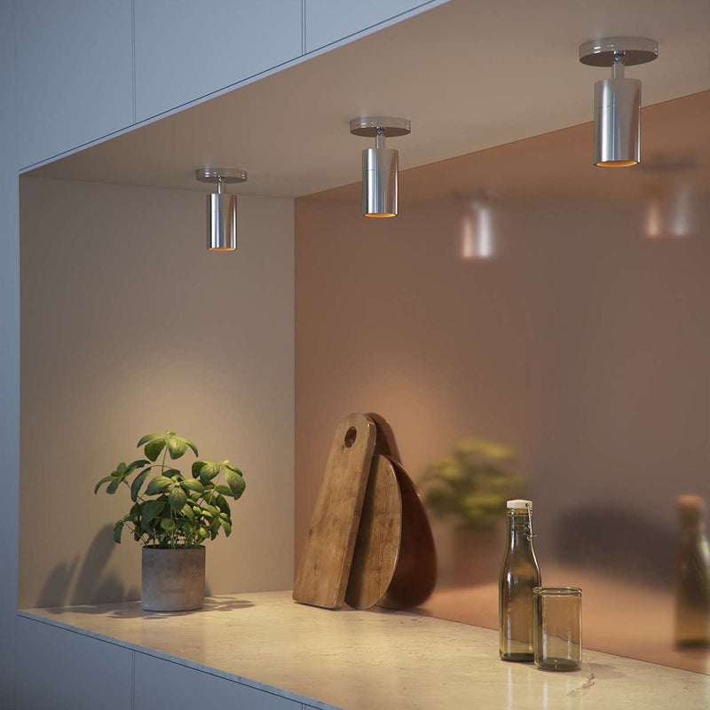 Polert aluminium taklampe Expo Ceiling med rund form og enkel, moderne design.