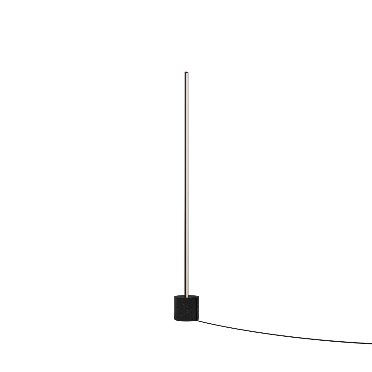 SACKit Expo 120 svart gulvlampe med slank aluminiumsprofil og marmorfot, oppadrettet LED-lys.