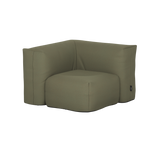 Olivengrønt hjørnetrekk til Soft Sofa Outdoor fra sackit som beskytter utesofaen mot vind og vær utenom sesongen